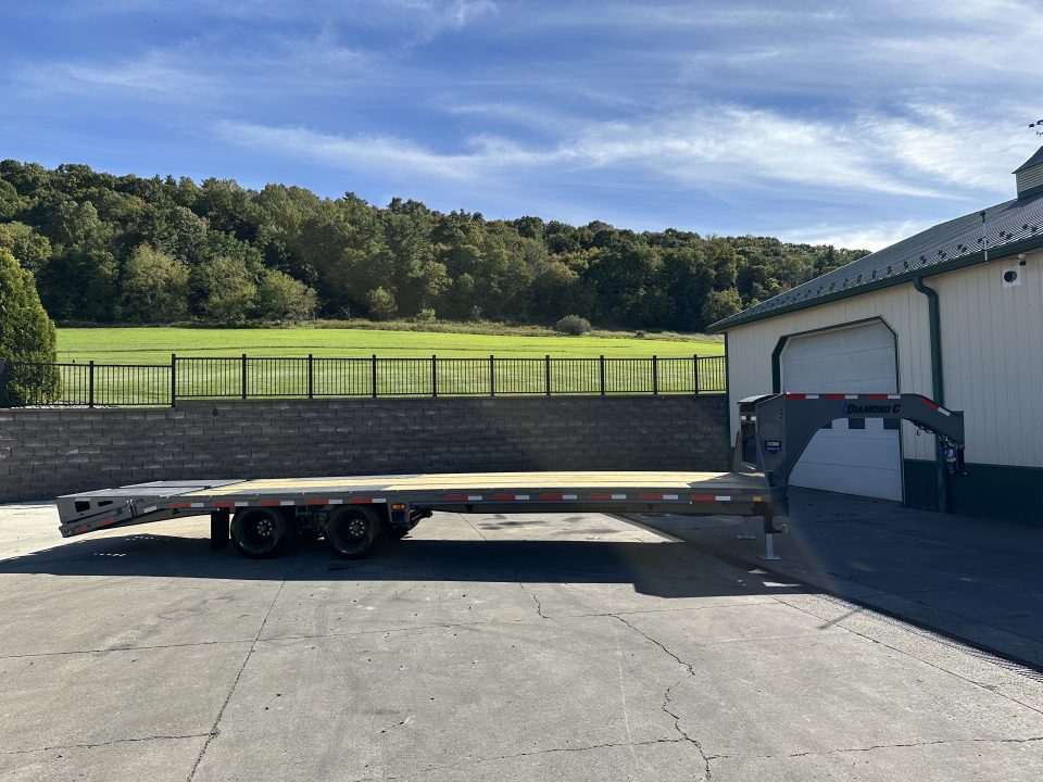 New Diamond C 30' FMAX210 Gooseneck w/ MAX Ramps