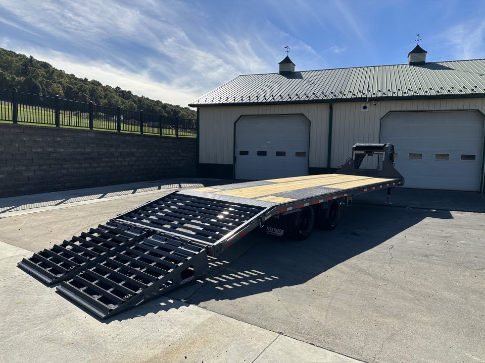 New Diamond C 30' FMAX210 Gooseneck w/ MAX Ramps