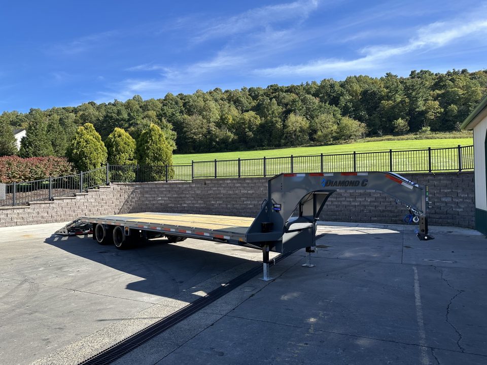 New Diamond C 30' FMAX210 Gooseneck w/ MAX Ramps