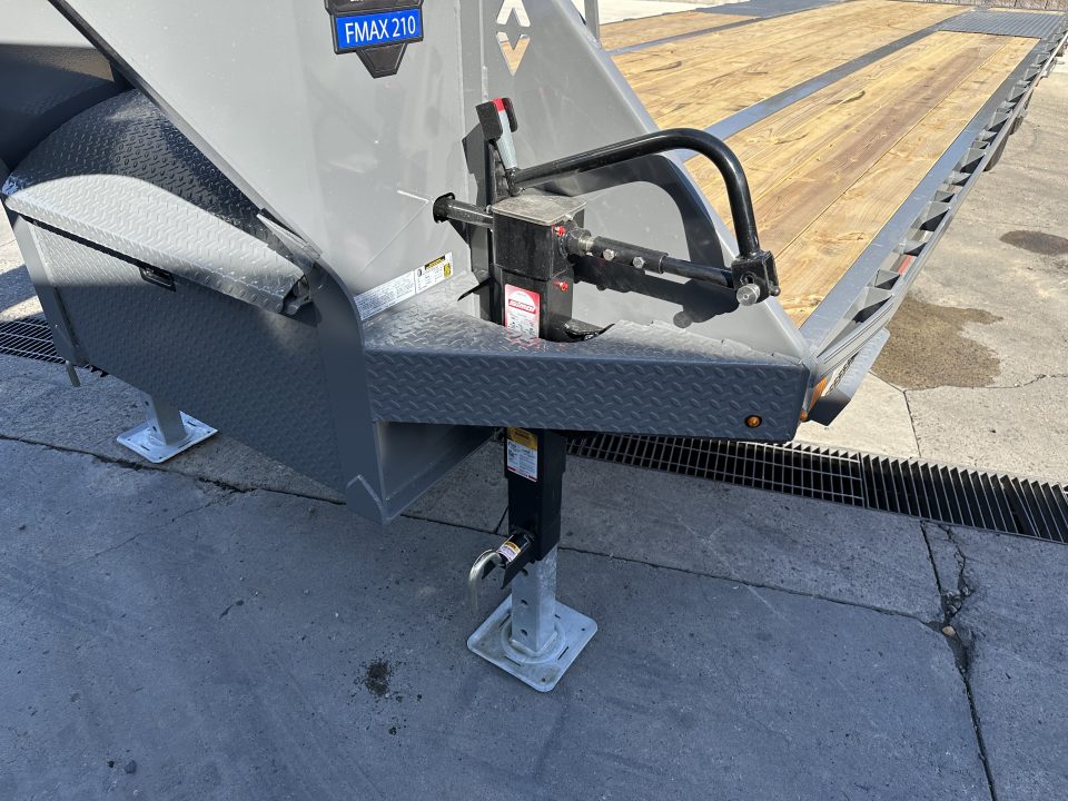 New Diamond C 30' FMAX210 Gooseneck w/ MAX Ramps
