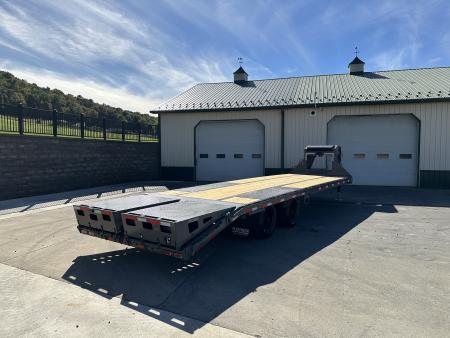 New Diamond C 30' FMAX210 Gooseneck w/ MAX Ramps