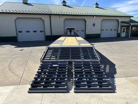 New Diamond C 30' FMAX210 Gooseneck w/ MAX Ramps