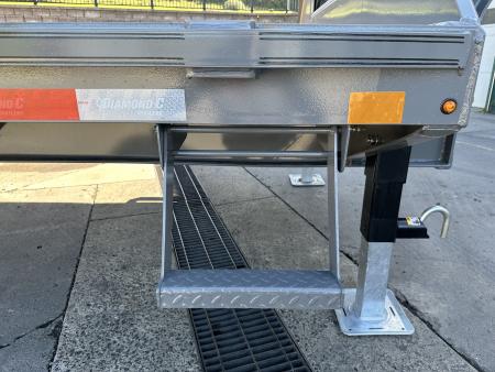 New Diamond C 30' FMAX210 Gooseneck w/ MAX Ramps
