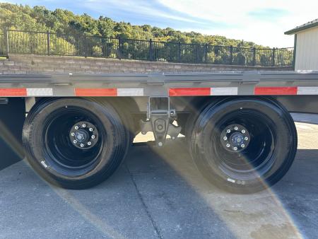 New Diamond C 30' FMAX210 Gooseneck w/ MAX Ramps