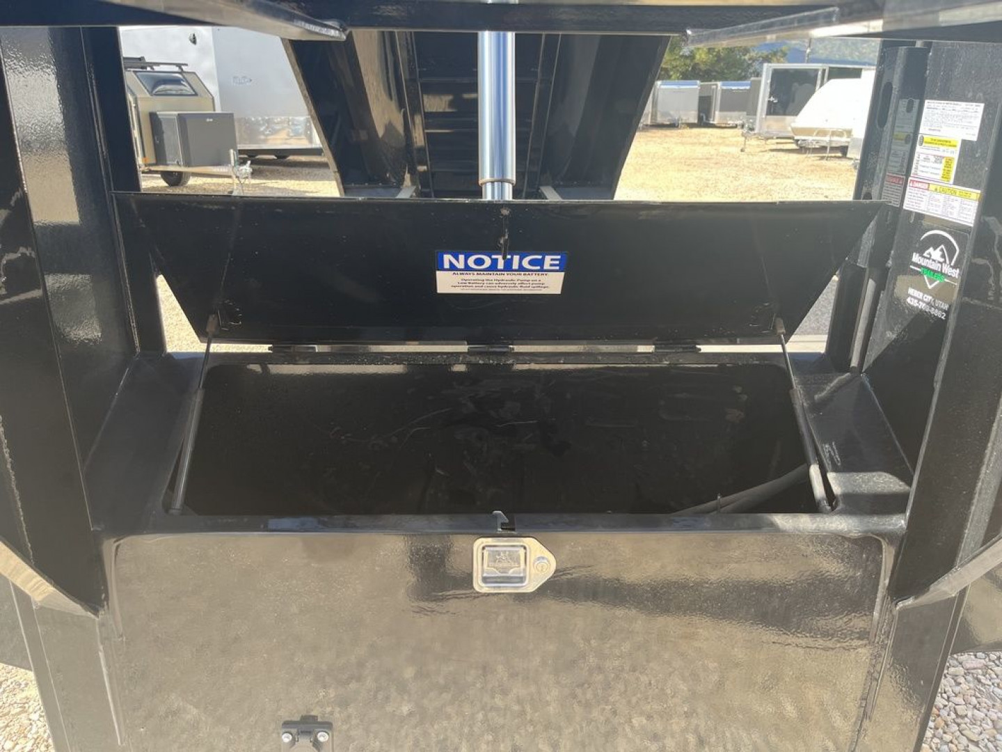 New 2023 Iron Bull Trailers 8.5X20-24.9K Deck Over Gooseneck Dump Trailer