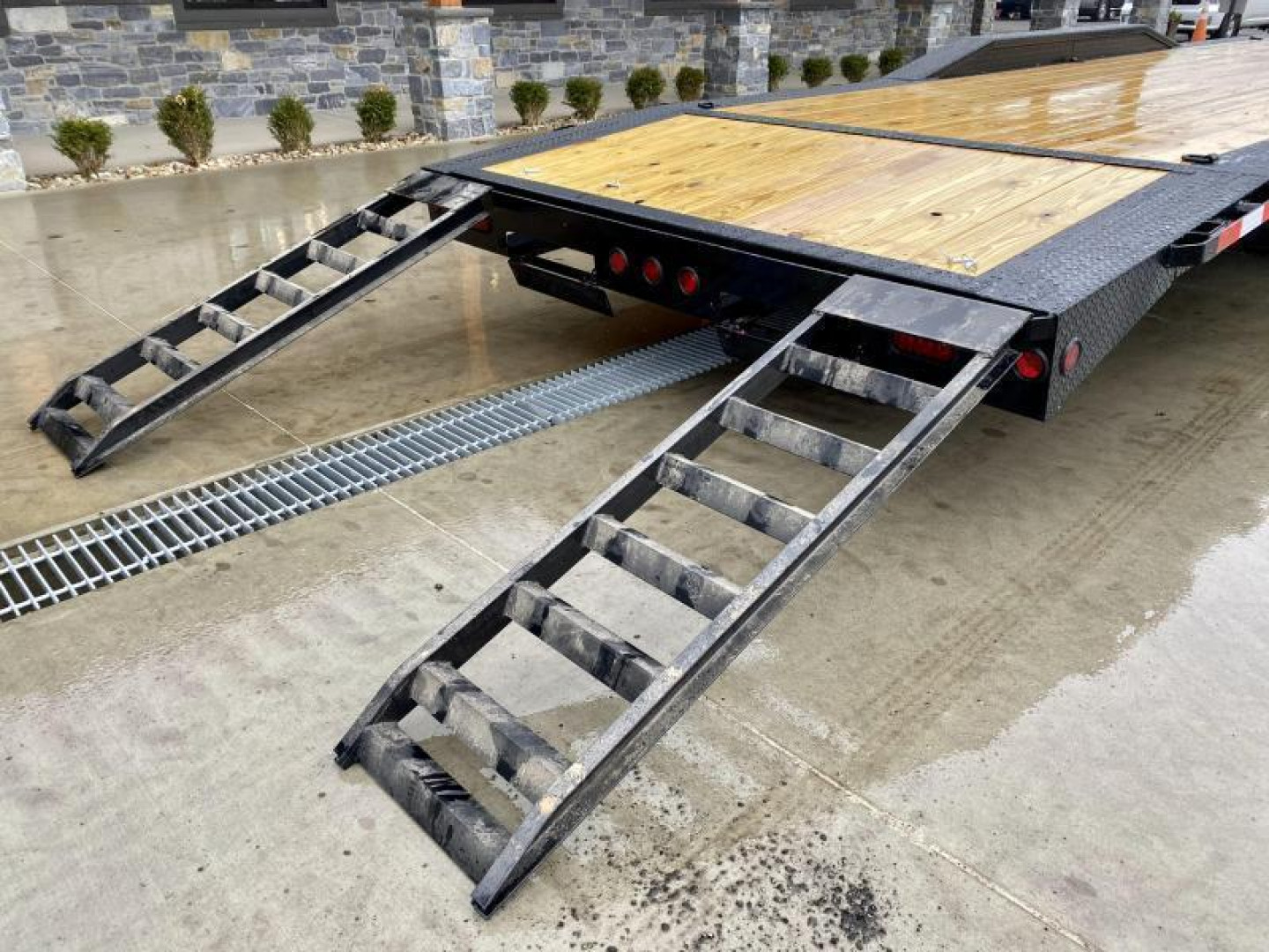 New NEW Ironbull 102x40' Gooseneck Car Hauler Trailer 21000# GVW * DEXTER AXLES * 4' DOVETAIL * OVERWIDTH RAMPS * 102" DECK * DRIVE OVER FENDERS * DUAL JACKS * FULL TOOLBOX * RUBRAIL/STAKE POCKETS/PIPE SPOOLS/D-RINGS * UNDER FRAME BRIDGE