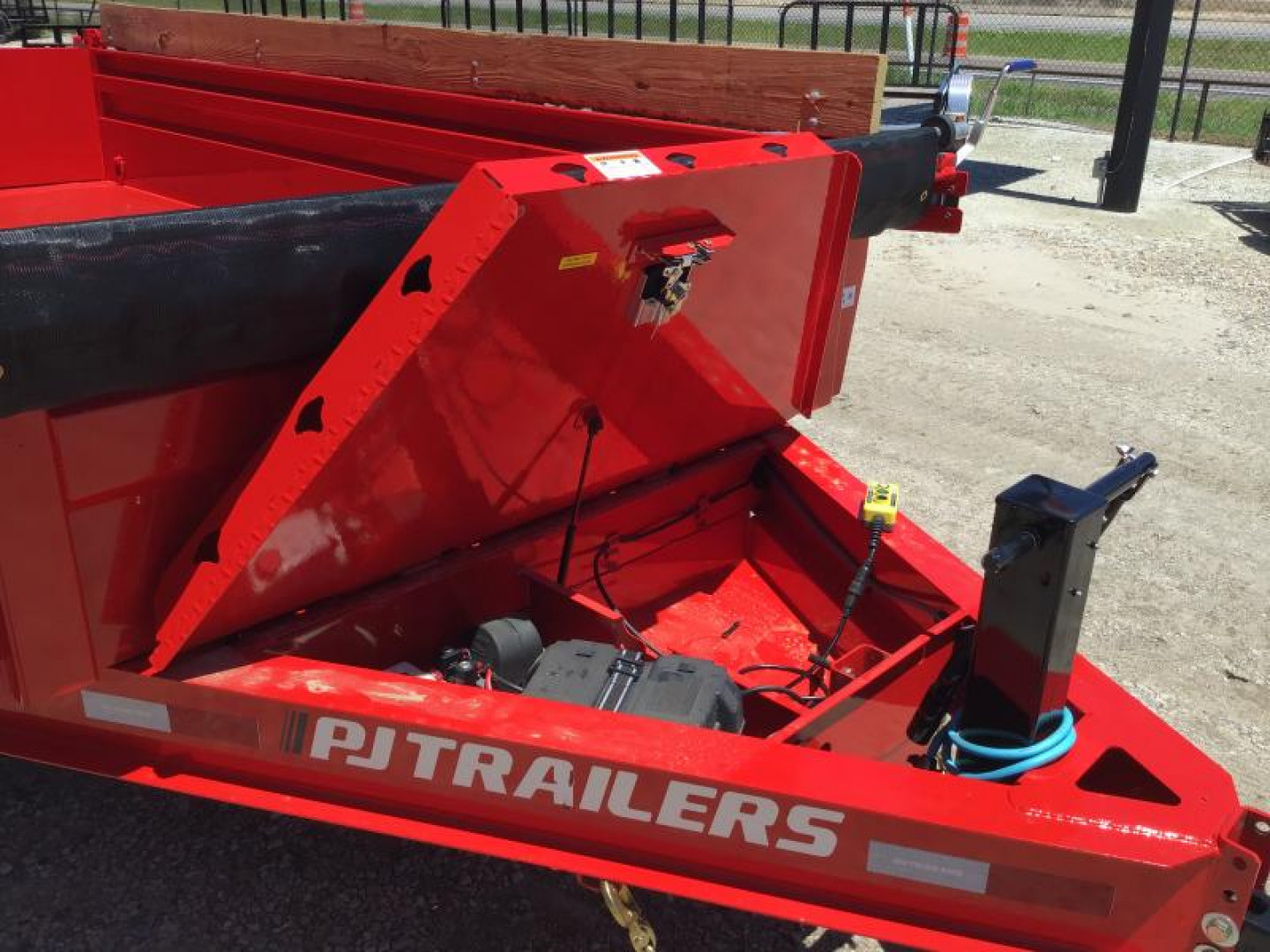 New 2024 PJ 83"x14' BP Tandem Axle Low Pro Dump w/ 24" Sides - DV