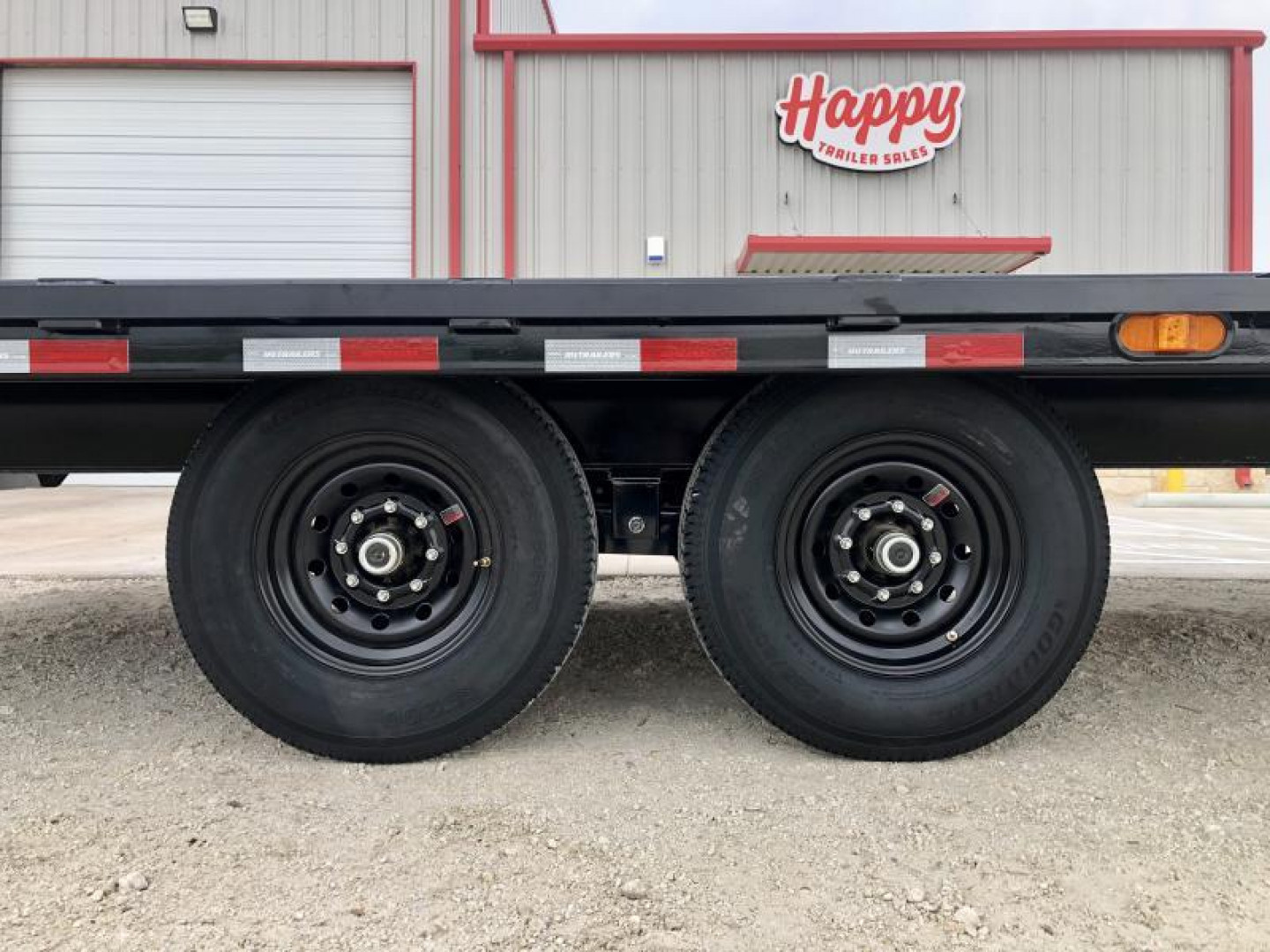 New 2025 PJ 102"x20' BP 8" I-Beam Deckover Trailer - F8