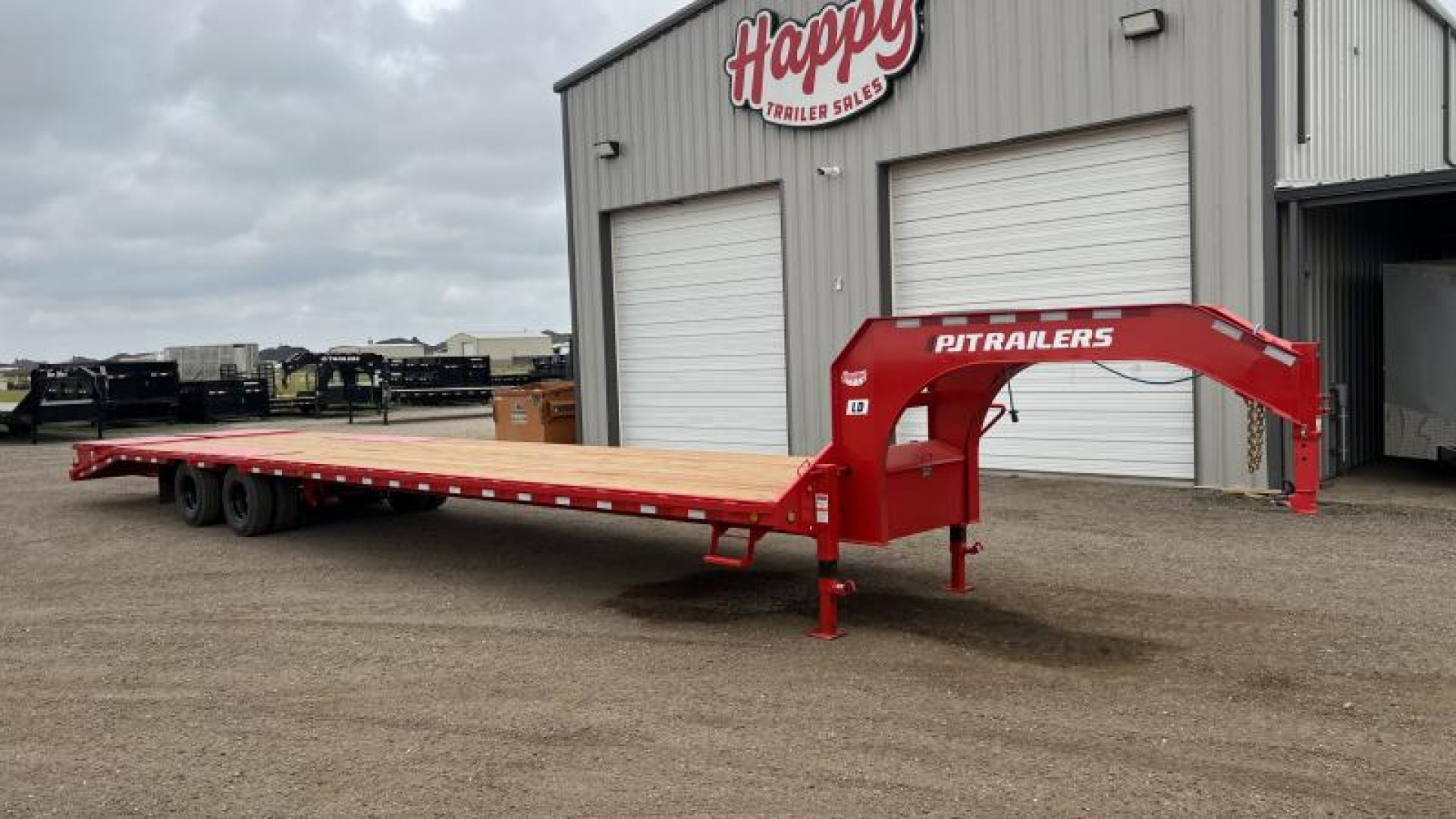 New 2024 PJ 102"x40' GN Low Pro Flatbed w/ Duals - LD