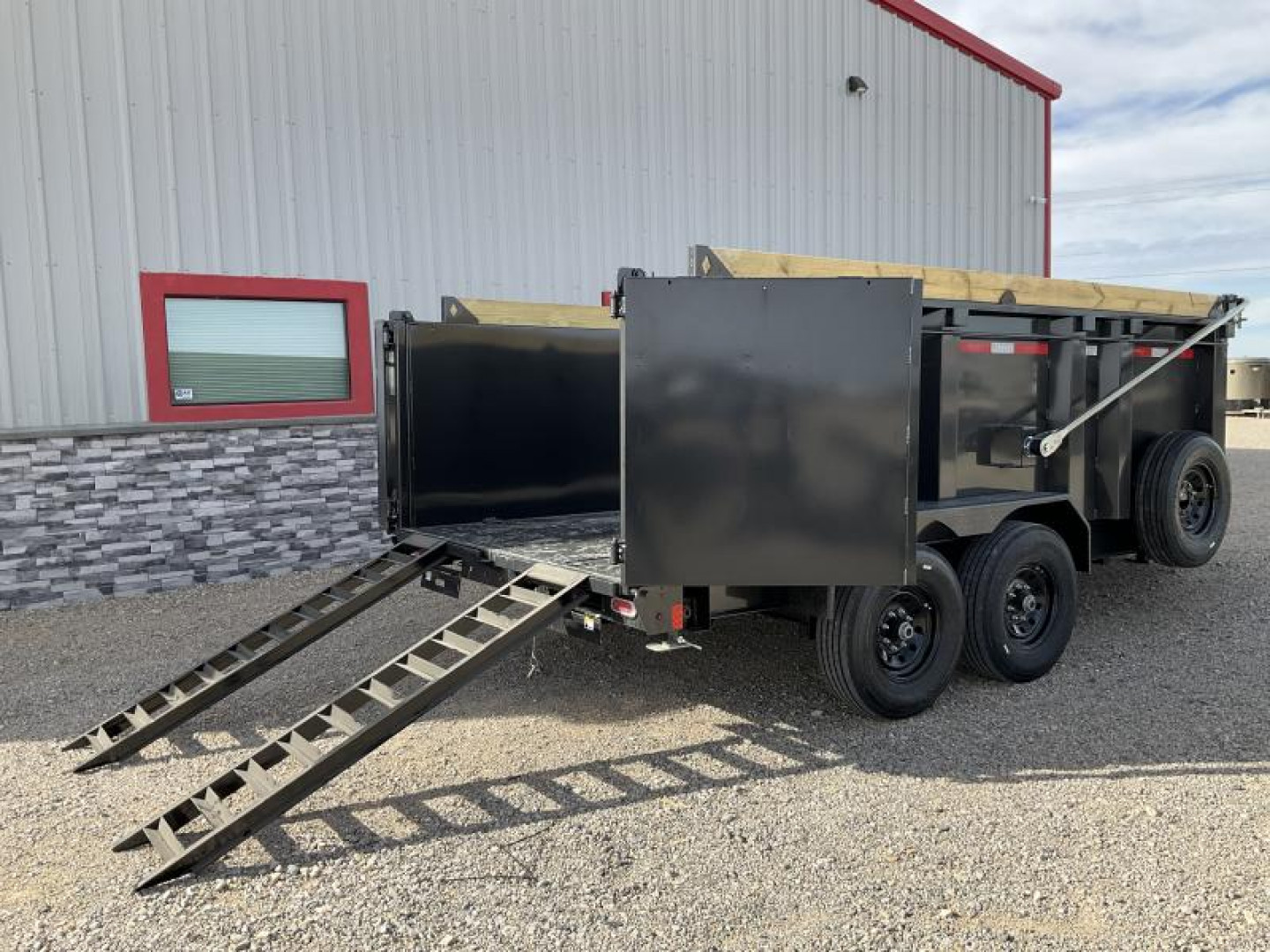 New 2024 Diamond C 82"x14' BP HD Low Profile Telescopic Dump w/ 44" Sides - LPT207