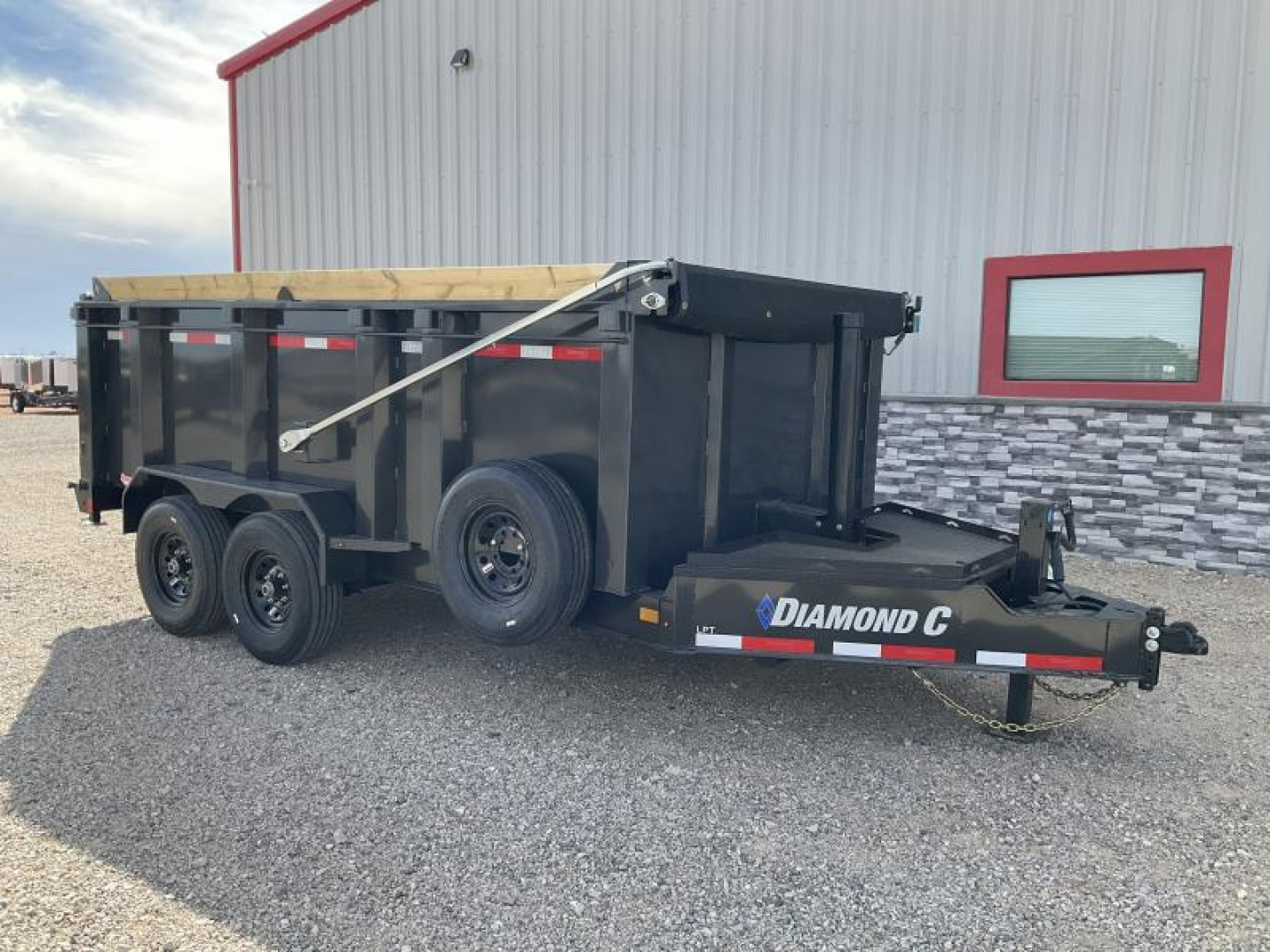 New 2024 Diamond C 82"x14' BP HD Low Profile Telescopic Dump w/ 44" Sides - LPT207