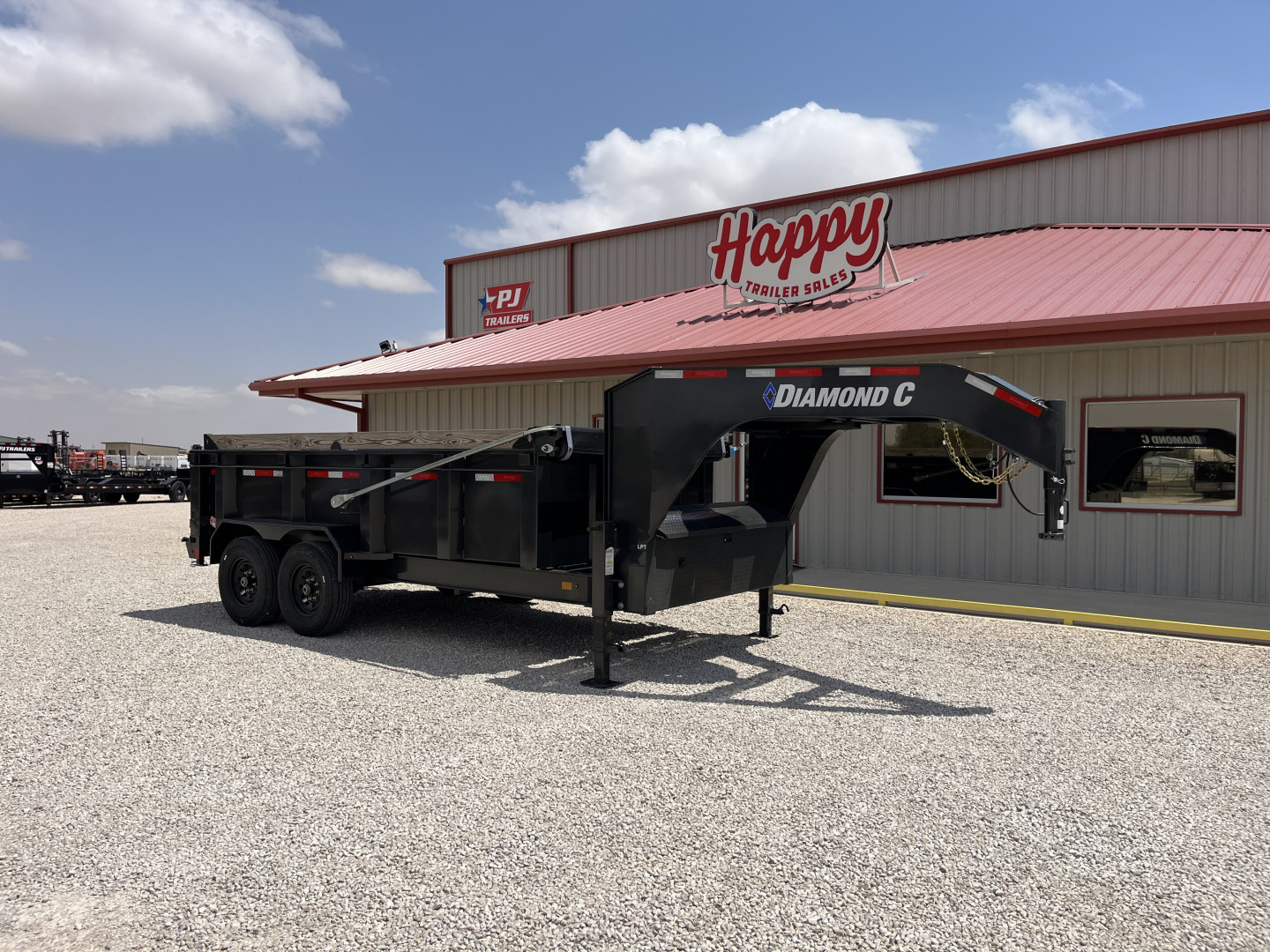 New 2024 Diamond C 82"x14' GN HD Low Profile Telescopic Dump w/ 32" Sides - LPT-GN207