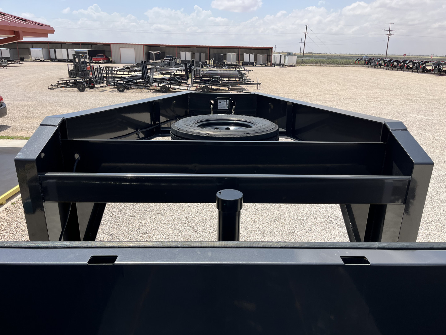 New 2024 Diamond C 82"x14' GN HD Low Profile Telescopic Dump w/ 32" Sides - LPT-GN207