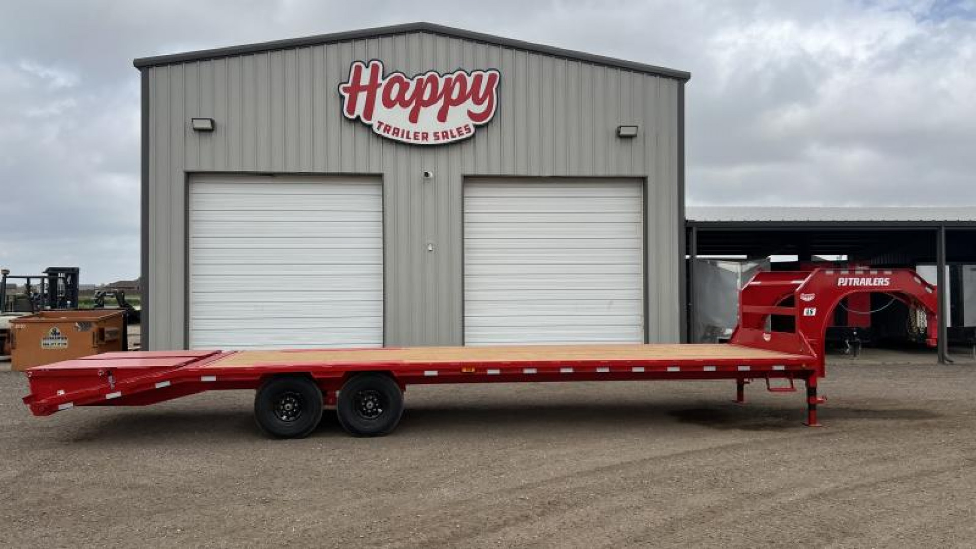 New 2024 PJ 102"x30' GN Low Pro Flatbed w/ Singles - LS