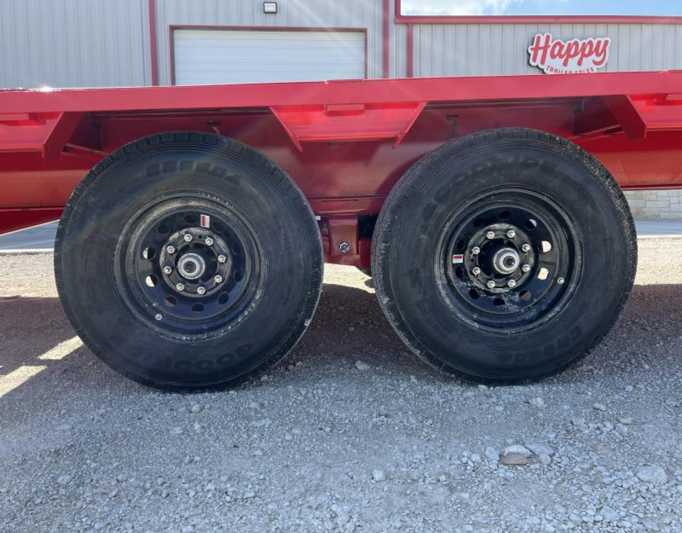 New 2024 PJ 102"x30' GN Low Pro Flatbed w/ Singles - LS