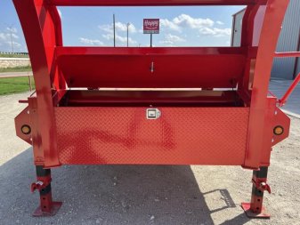 New 2024 PJ 102"x30' GN Low Pro Flatbed w/ Singles - LS