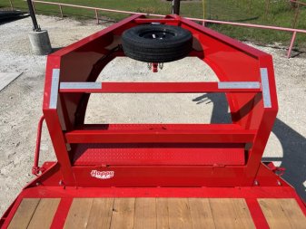 New 2024 PJ 102"x30' GN Low Pro Flatbed w/ Singles - LS