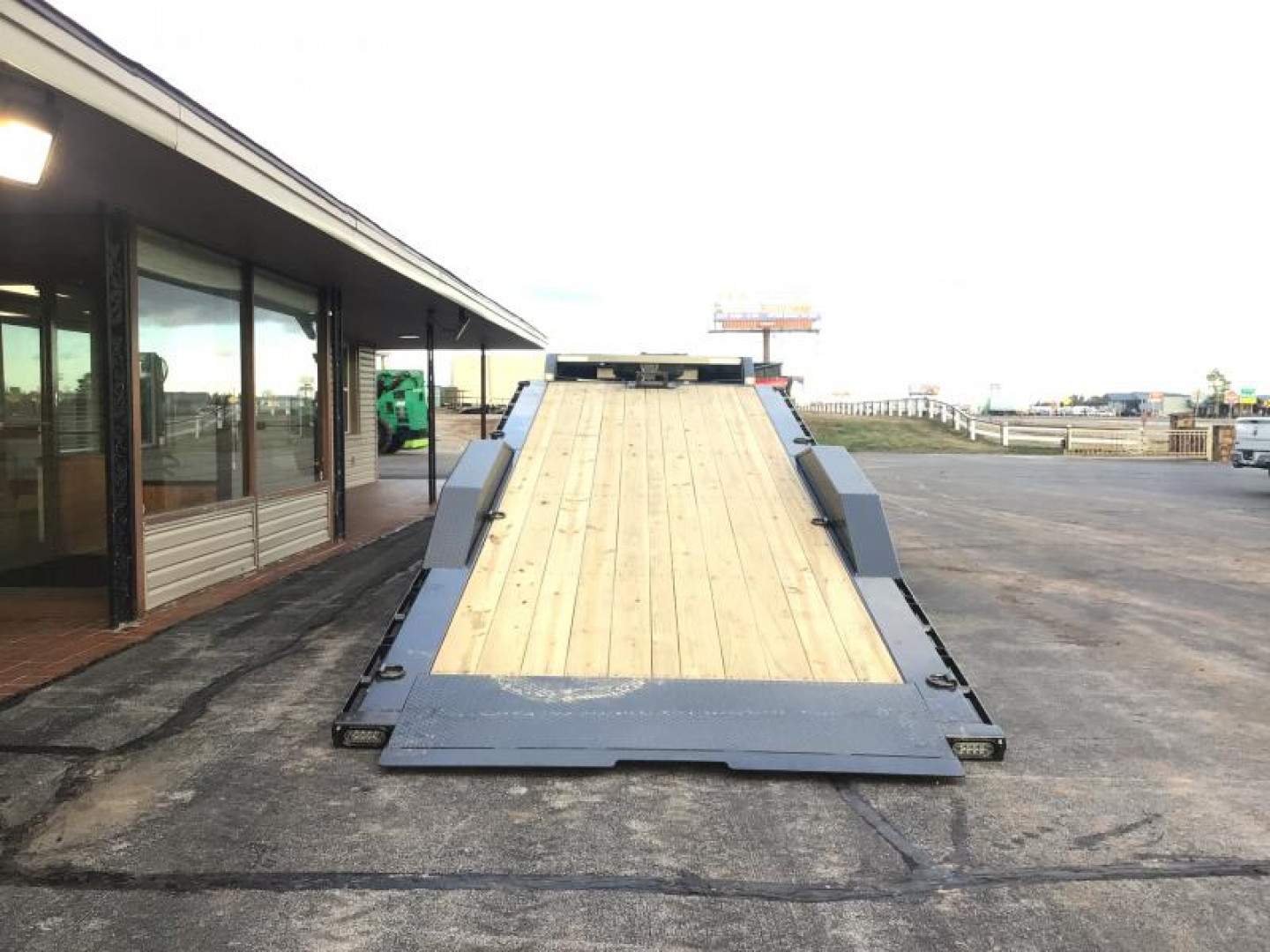 New 2025 102”x24’ MAXX-D GN HD Channel Power Tilt – T8X