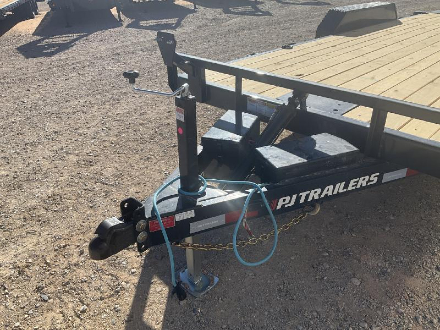 New 2025 PJ 83"x20' BP 5" Channel Hydraulic Quick Tilt - TH