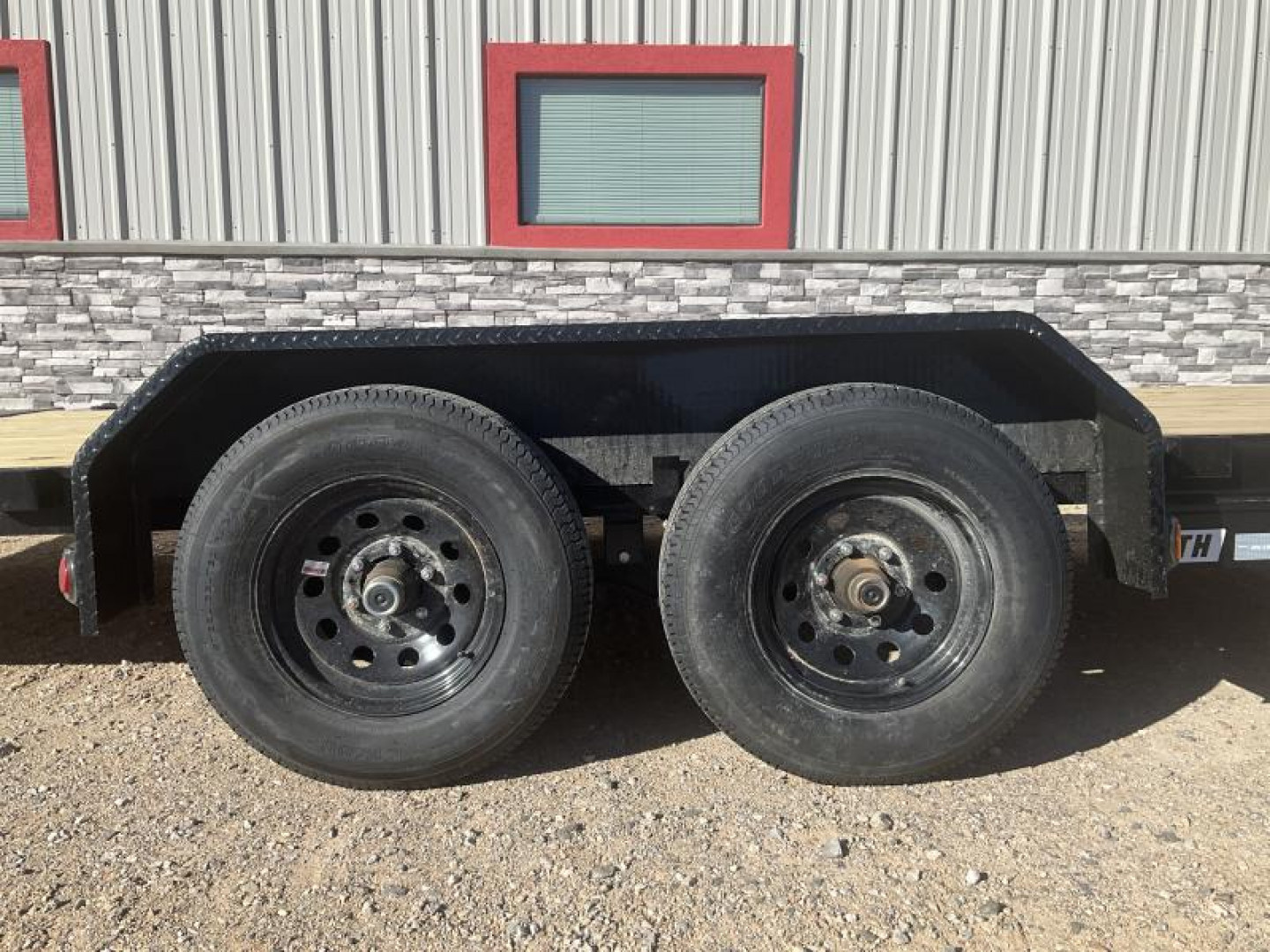 New 2025 PJ 83"x20' BP 5" Channel Hydraulic Quick Tilt - TH