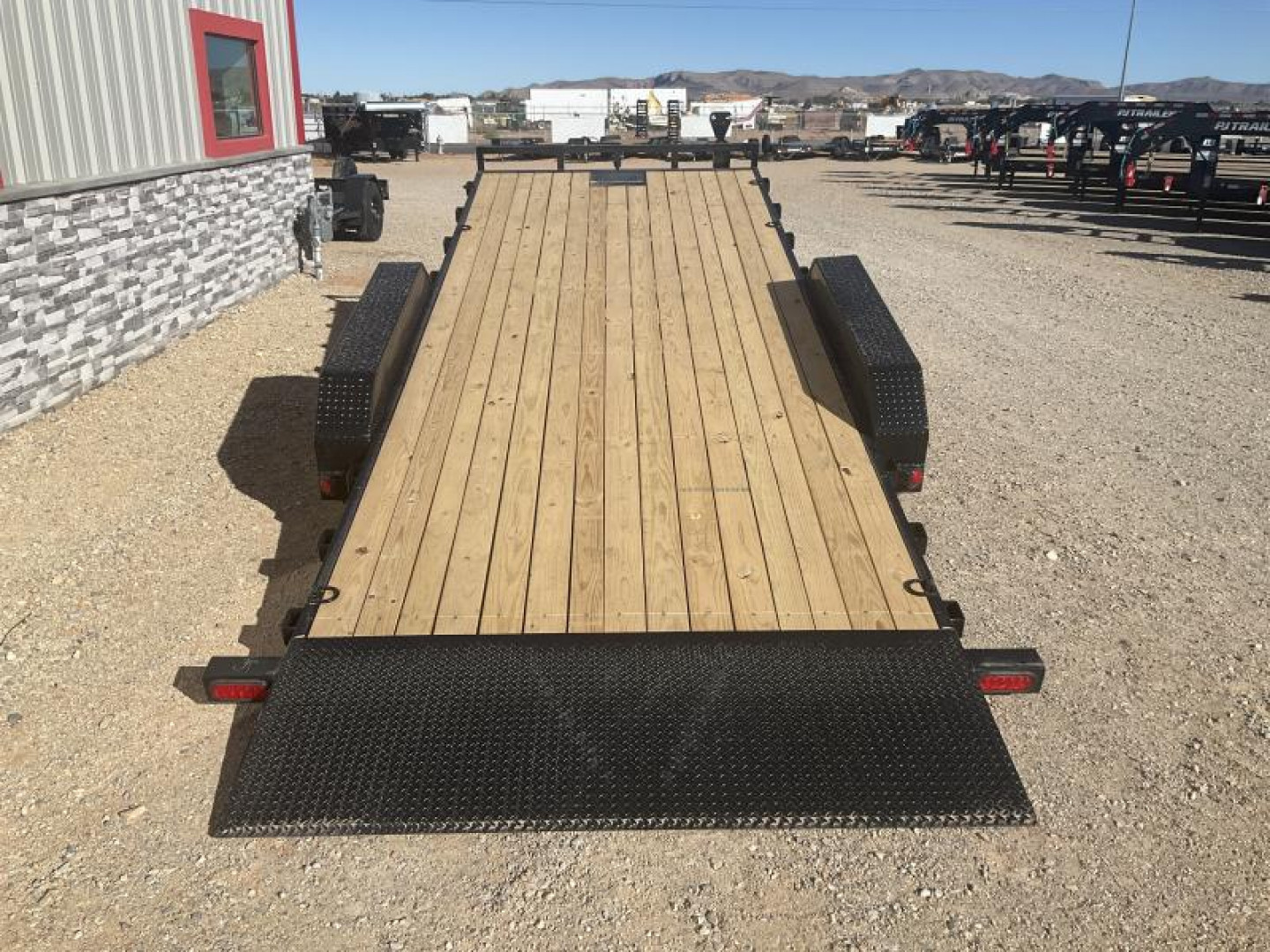 New 2025 PJ 83"x20' BP 5" Channel Hydraulic Quick Tilt - TH