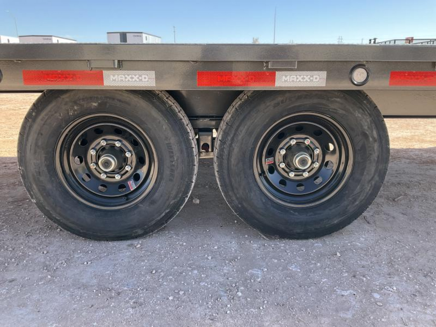 New 2025 102”x22’ MAXX-D BP 14K Deckover Tilt – TOX