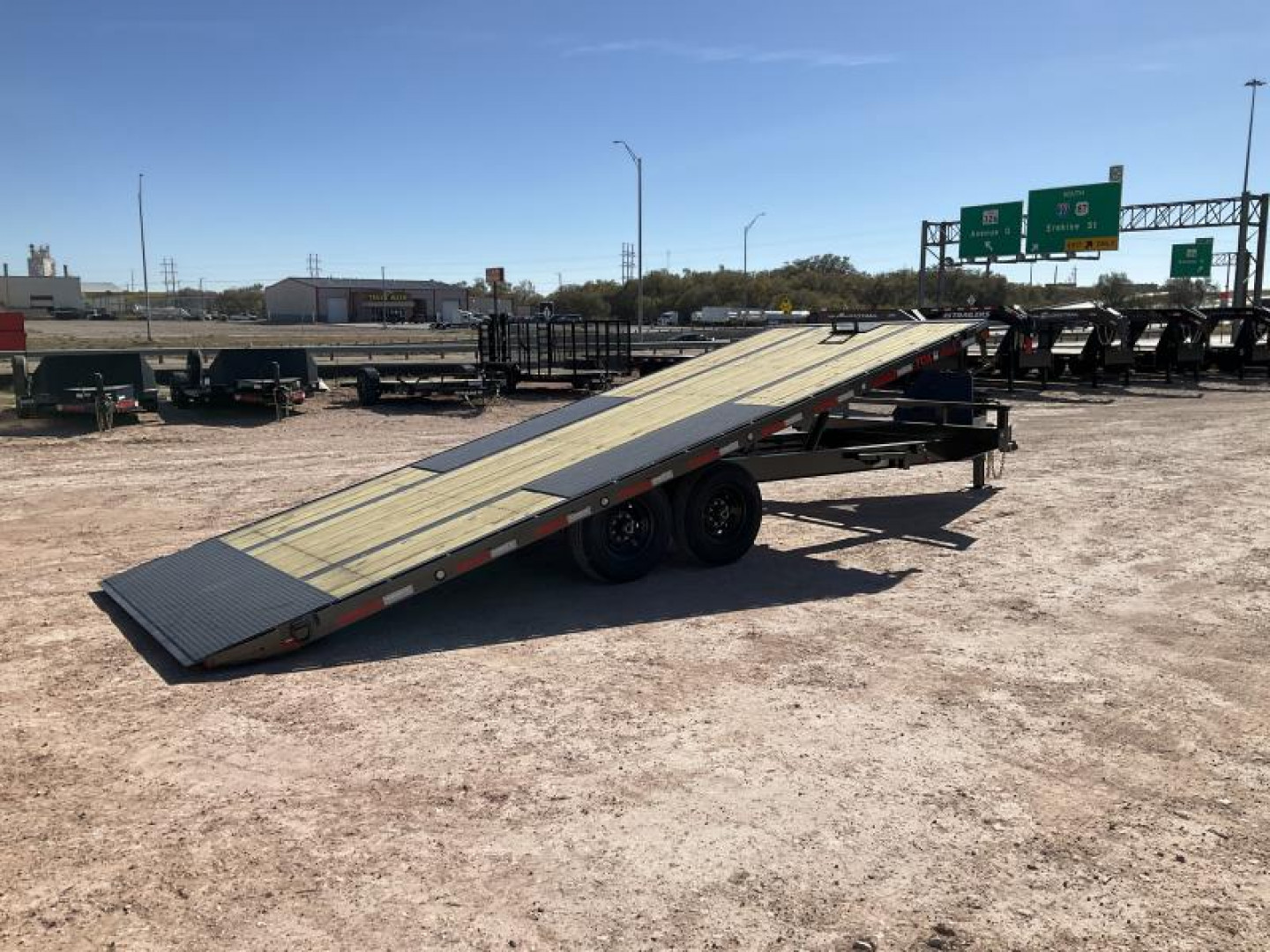 New 2025 102”x22’ MAXX-D BP 14K Deckover Tilt – TOX