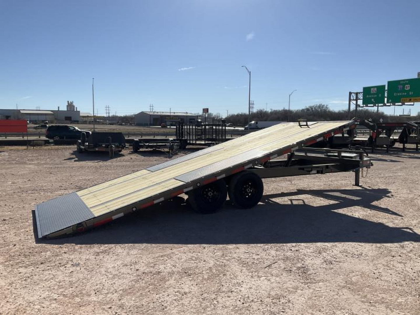 New 2025 102”x22’ MAXX-D BP 14K Deckover Tilt – TOX
