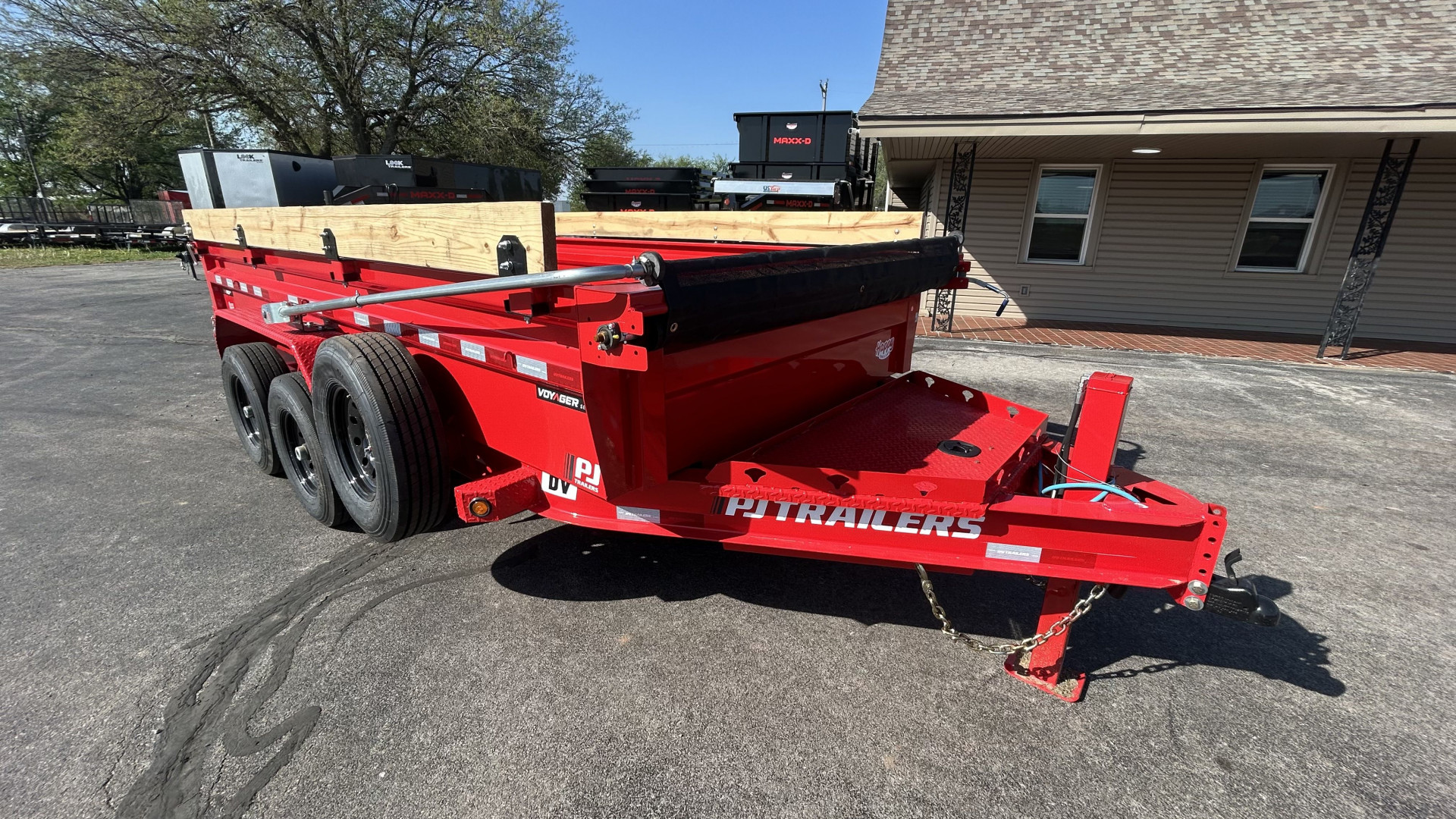 New 2025 PJ 83"x14' BP Tandem Axle Low Pro Dump w/ 24" Sides - DV