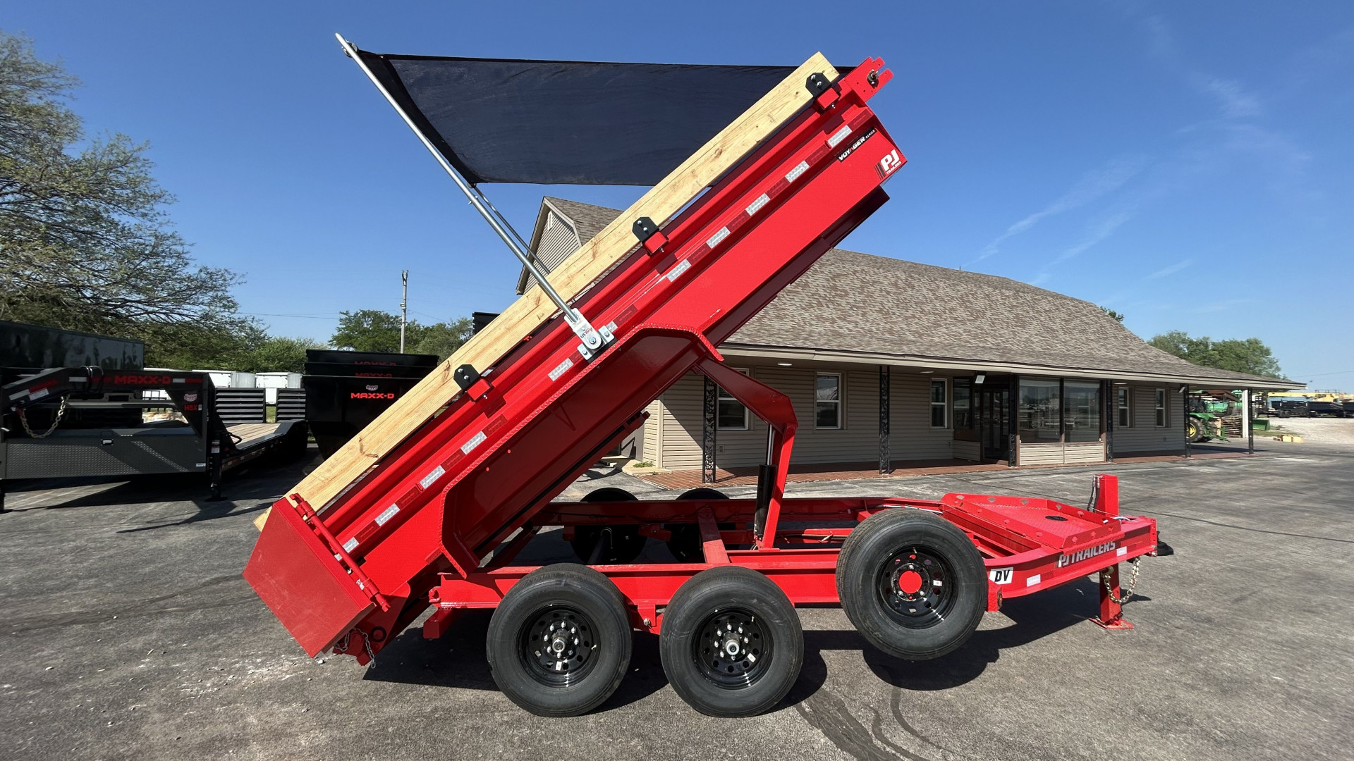 New 2025 PJ 83"x14' BP Tandem Axle Low Pro Dump w/ 24" Sides - DV