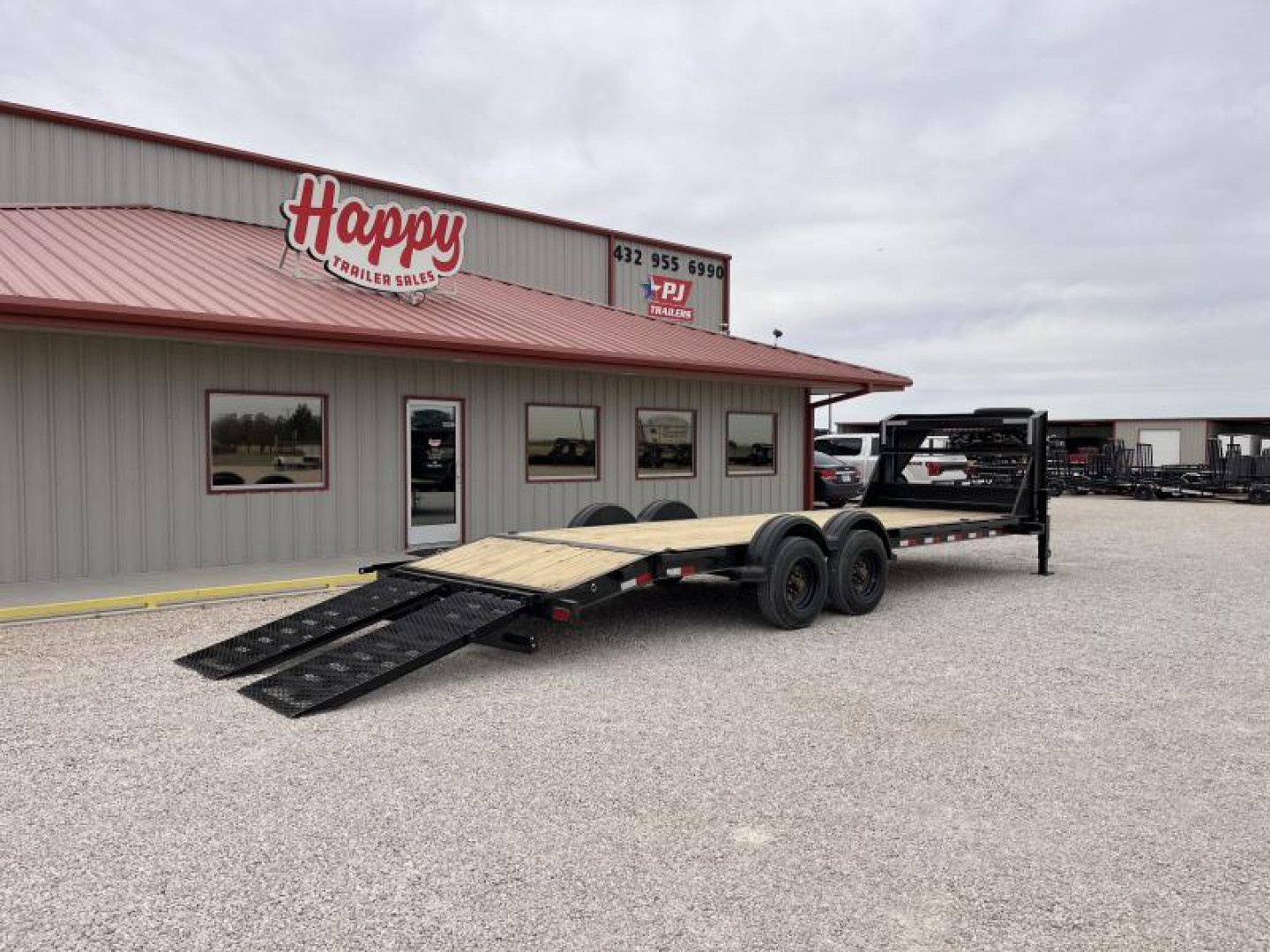 New 2025 PJ 83''x24' GN 8" I-Beam Equipment Trailer - EV