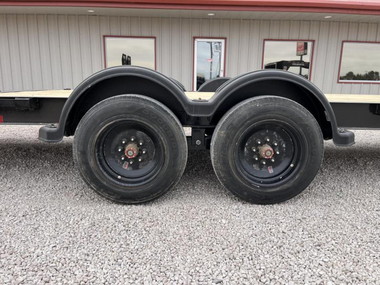 New 2025 PJ 83''x24' GN 8" I-Beam Equipment Trailer - EV