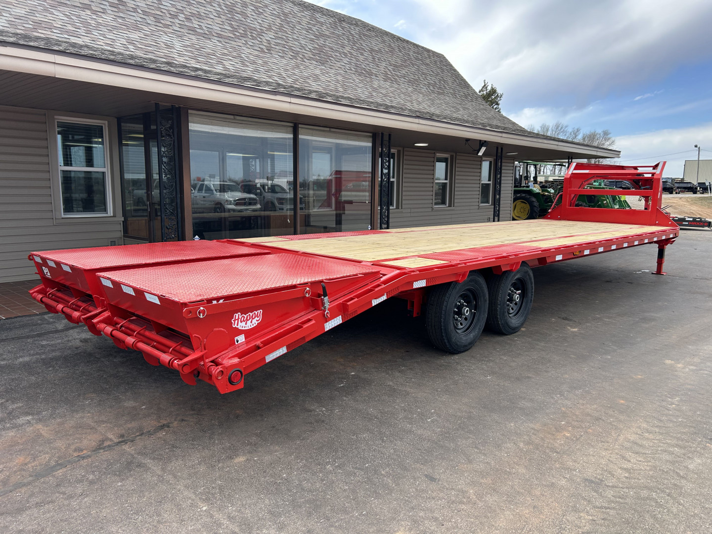 New 2025 PJ 102"x30' GN Low Pro Flatbed w/ Singles - LS