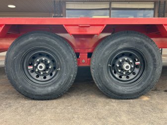 New 2025 PJ 102"x30' GN Low Pro Flatbed w/ Singles - LS