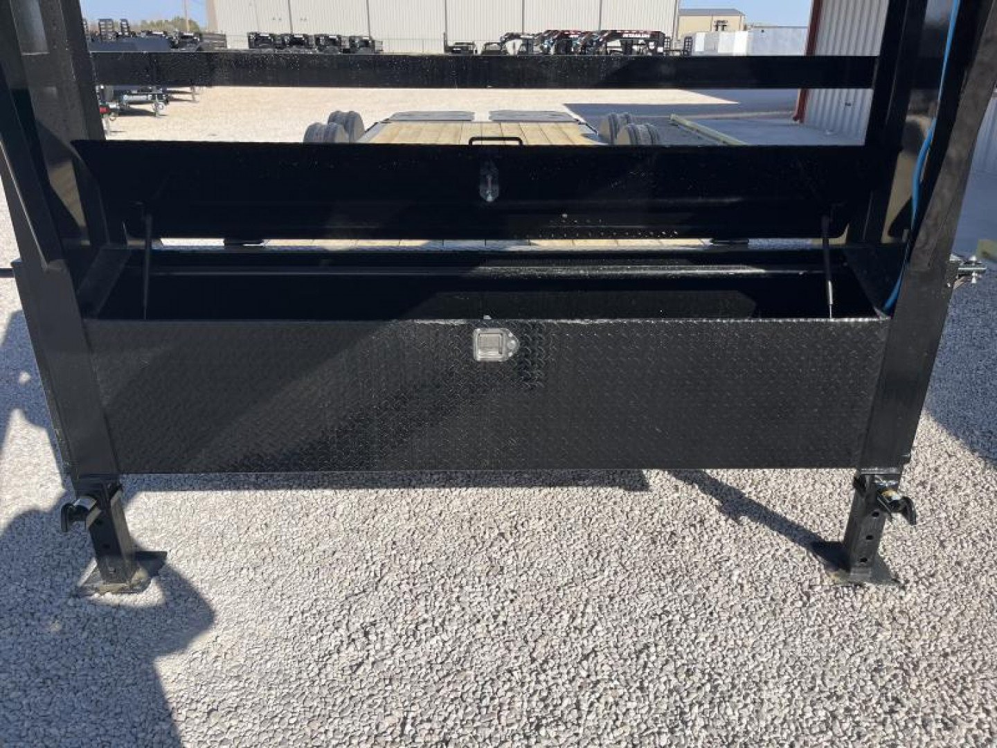 New 2025 PJ 83''x24' GN 8" I-Beam Equipment Trailer - EV