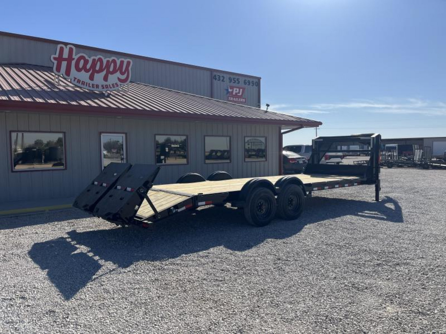 New 2025 PJ 83''x24' GN 8" I-Beam Equipment Trailer - EV