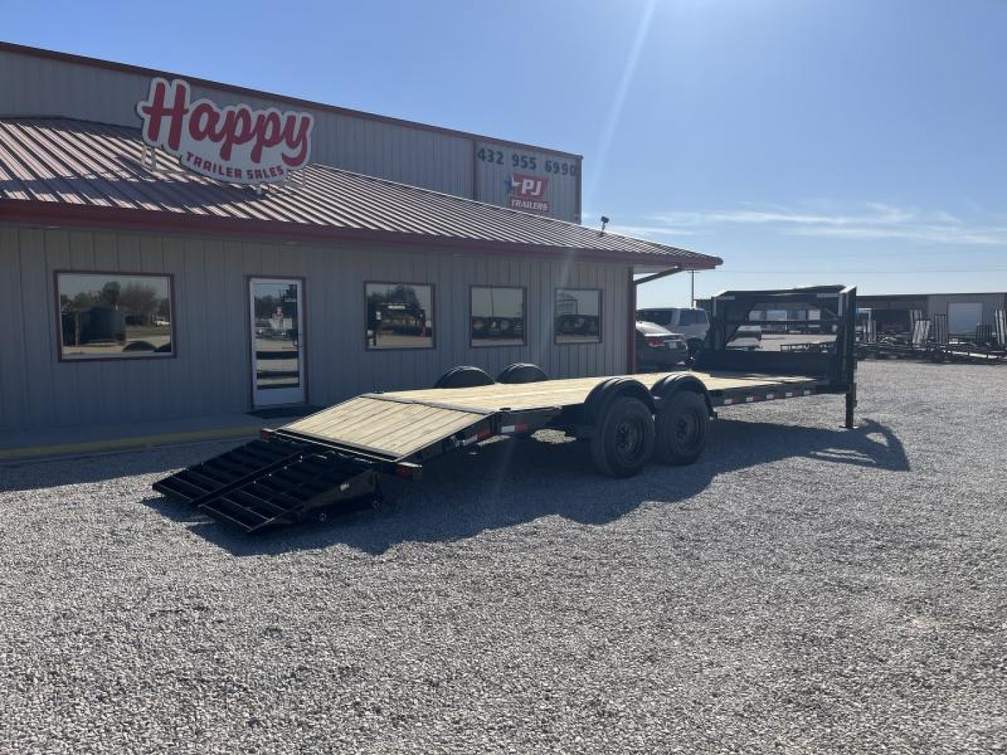 New 2025 PJ 83''x24' GN 8" I-Beam Equipment Trailer - EV