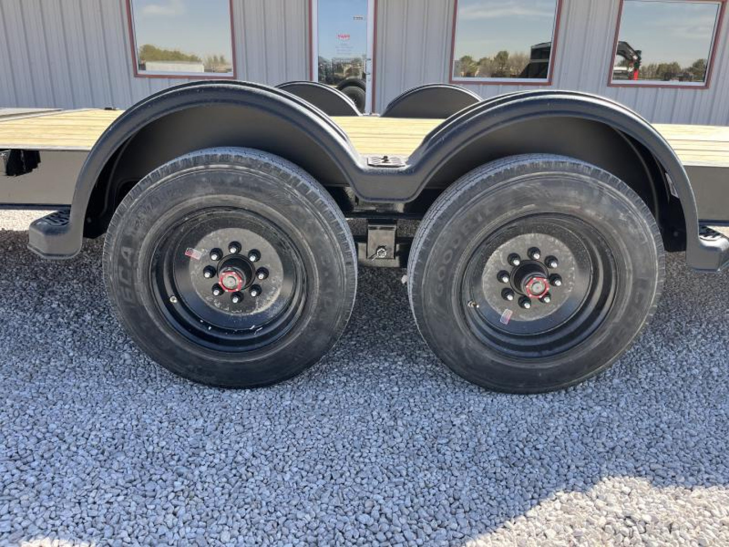 New 2025 PJ 83''x24' GN 8" I-Beam Equipment Trailer - EV