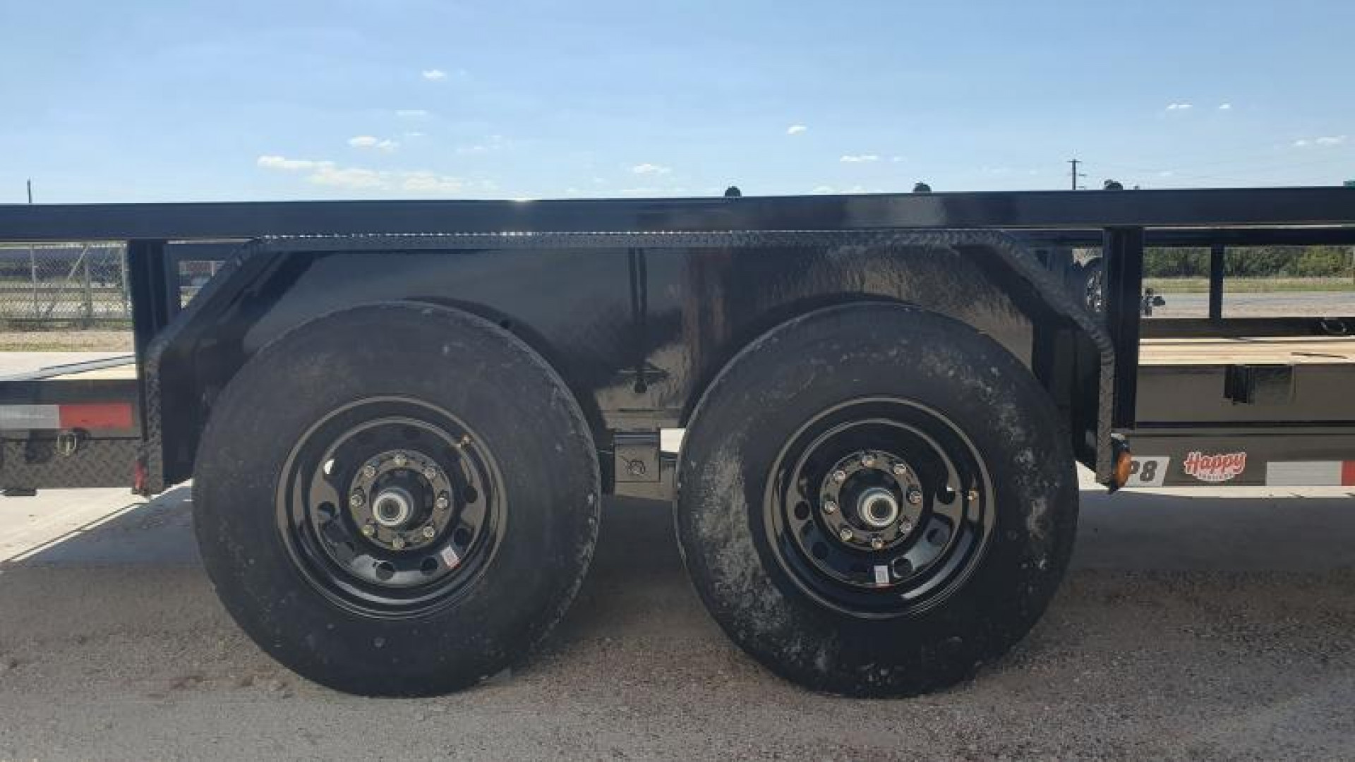 New 2025 PJ 83''x16' BP Angle Pipetop Trailer - P8