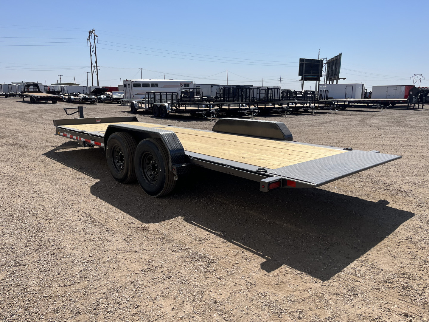 New 2025 Diamond C 82"x22' BP Baseline HD Tilt - HTL208