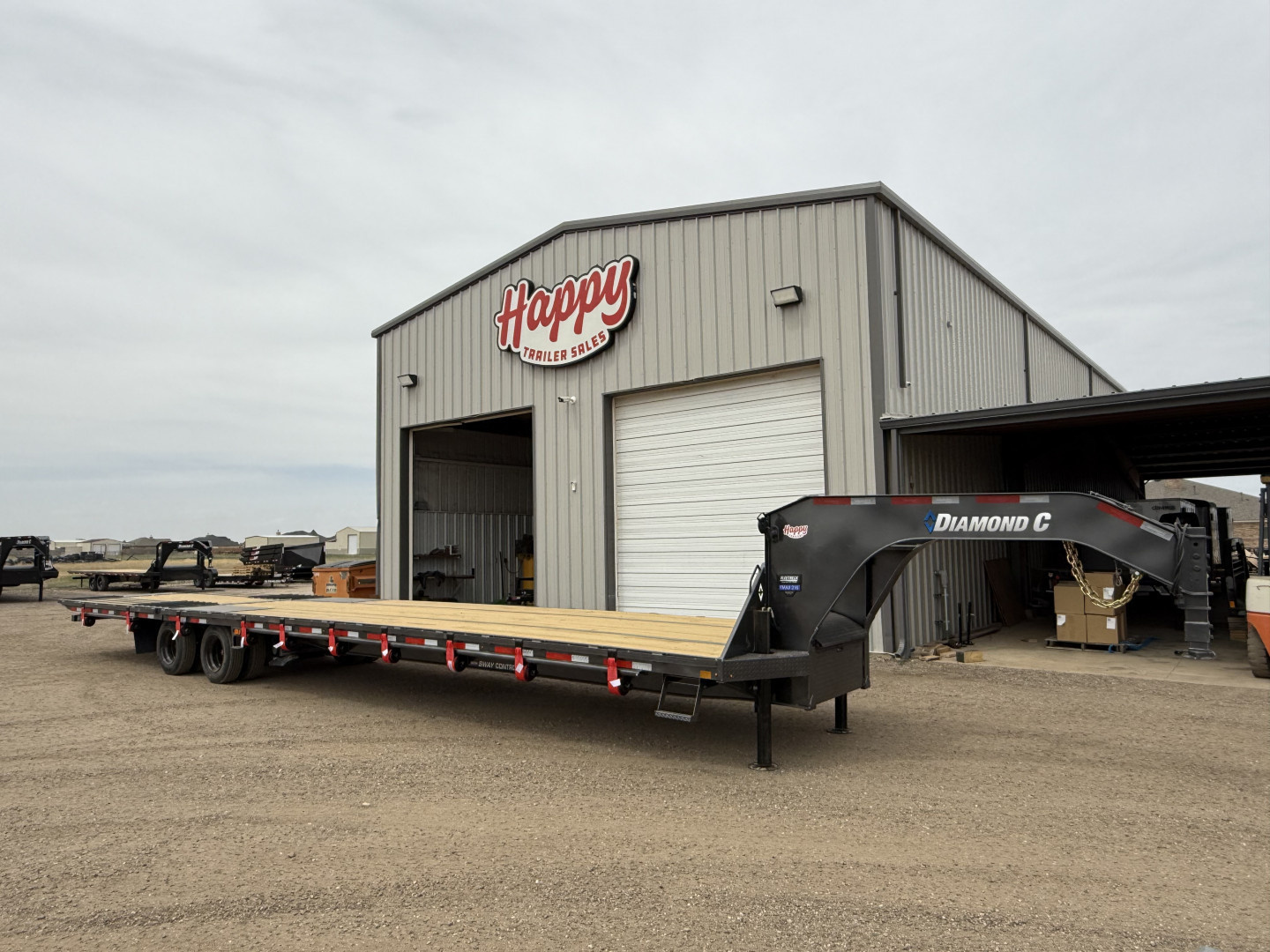 New 2025 Diamond C 102"x40' Engineered Beam FMAX216 w/ Hyd. Dovetail - 40K Pacesetter Edition