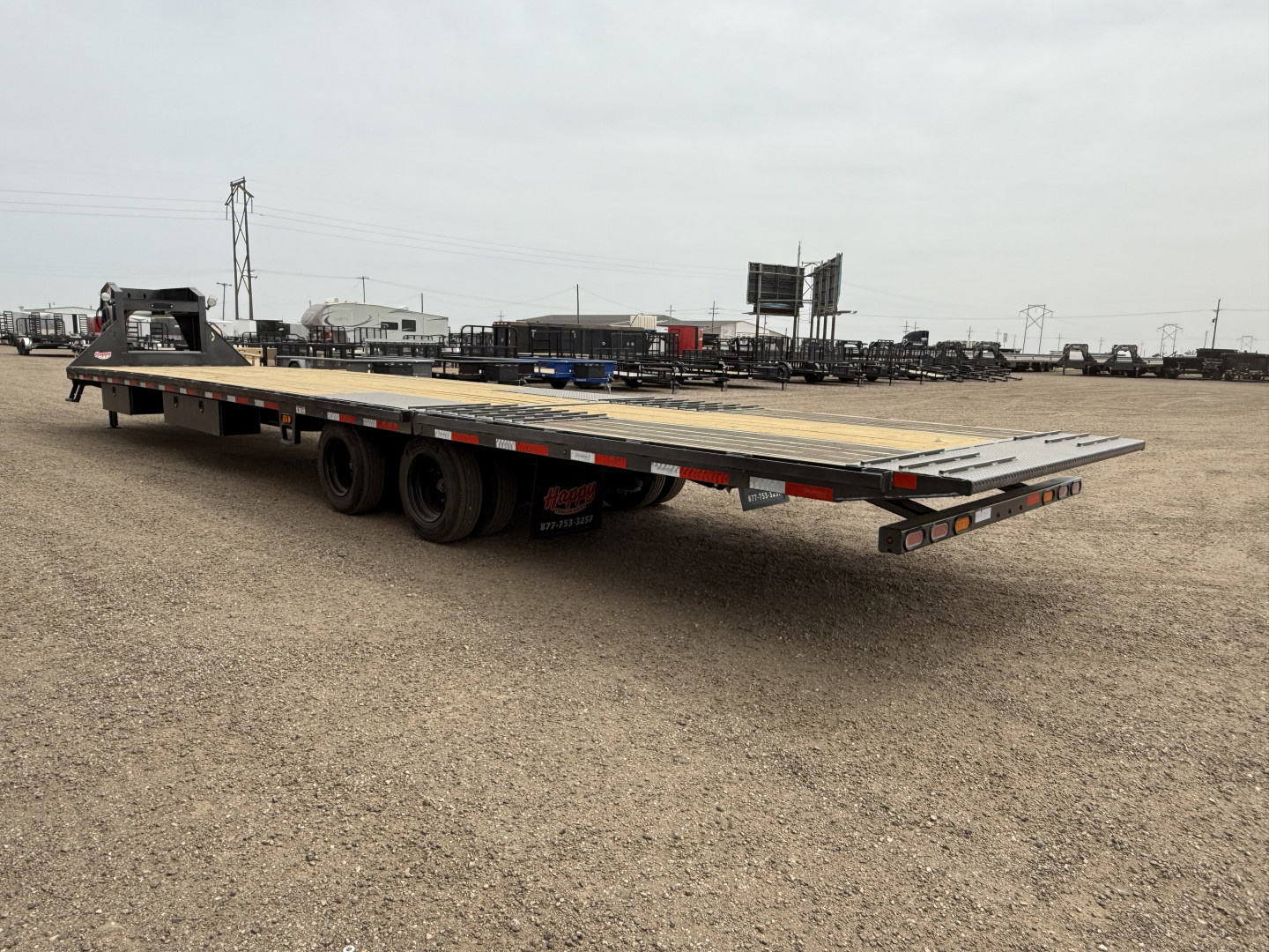 New 2025 Diamond C 102"x40' Engineered Beam FMAX216 w/ Hyd. Dovetail - 40K Pacesetter Edition