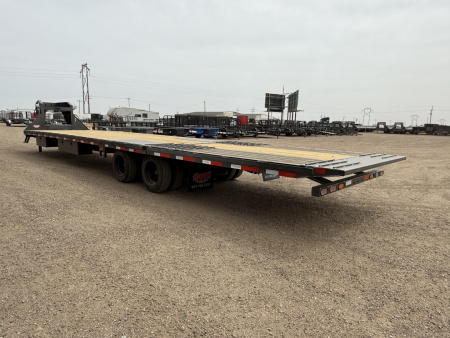 New 2025 Diamond C 102"x40' Engineered Beam FMAX216 w/ Hyd. Dovetail - 40K Pacesetter Edition