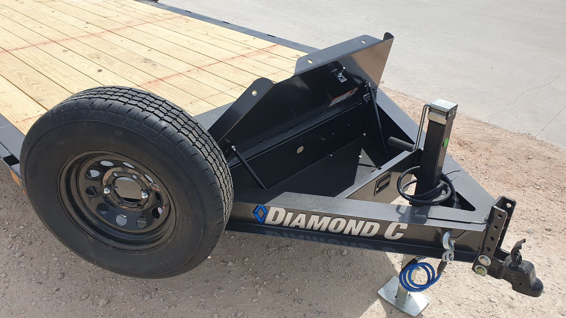 New 2025 Diamond C 83"x20' BP Single Car Hauler - GTF206