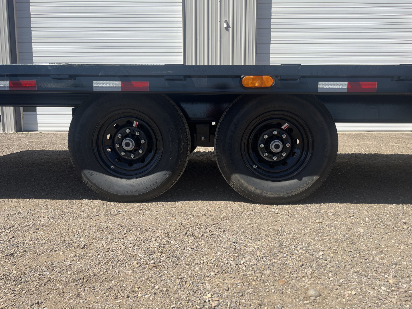 New 2025 PJ 102"x22' BP Deckover Tilt - T8