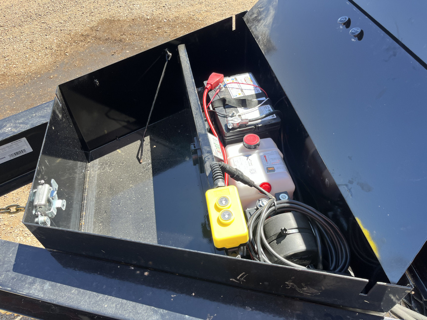 New 2025 PJ 102"x22' BP Deckover Tilt - T8