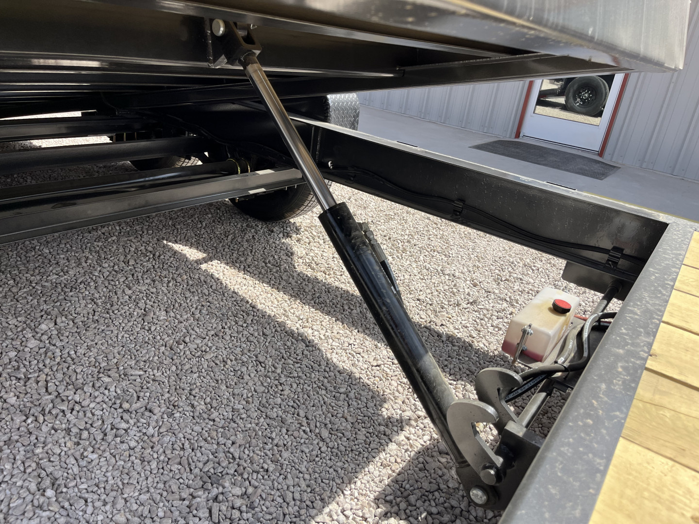 New 2025 Diamond C 82"x22' BP Baseline HD Tilt - HTL207