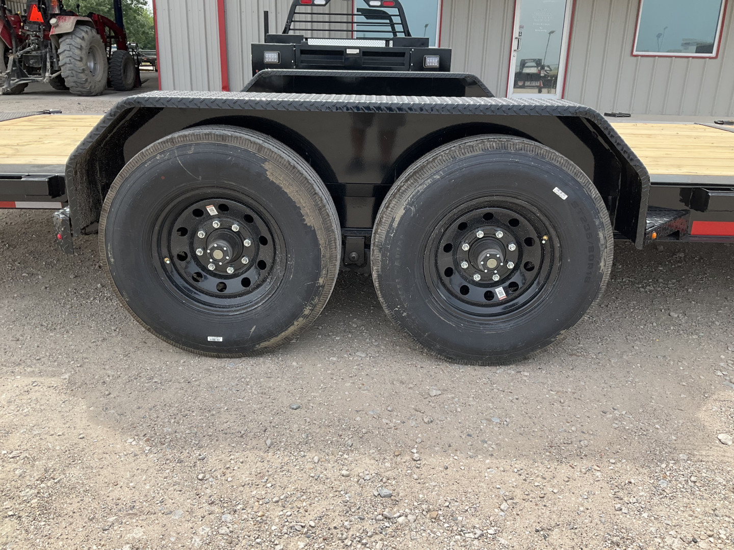 New 2025 Diamond C 82"x24' BP Baseline HD Tilt - HTL208