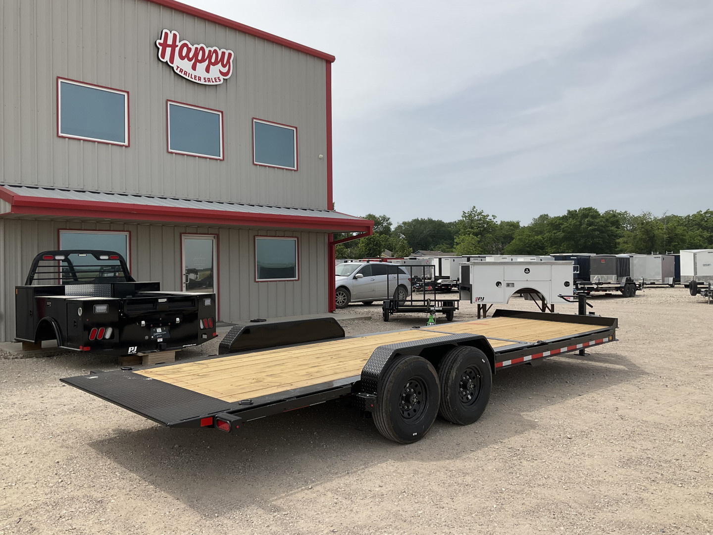 New 2025 Diamond C 82"x24' BP Baseline HD Tilt - HTL208