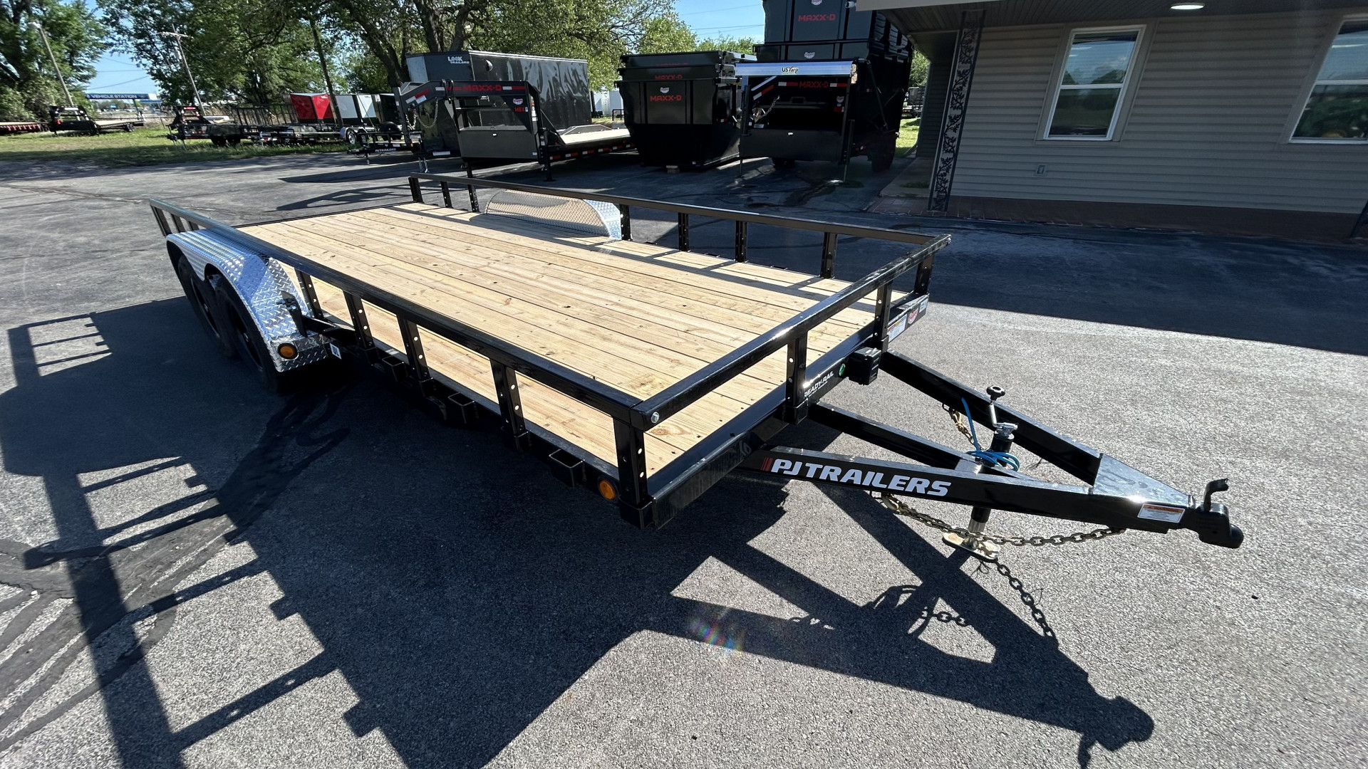 New 2025 PJ 83"x18' Tandem Axle Utility Trailer - UL